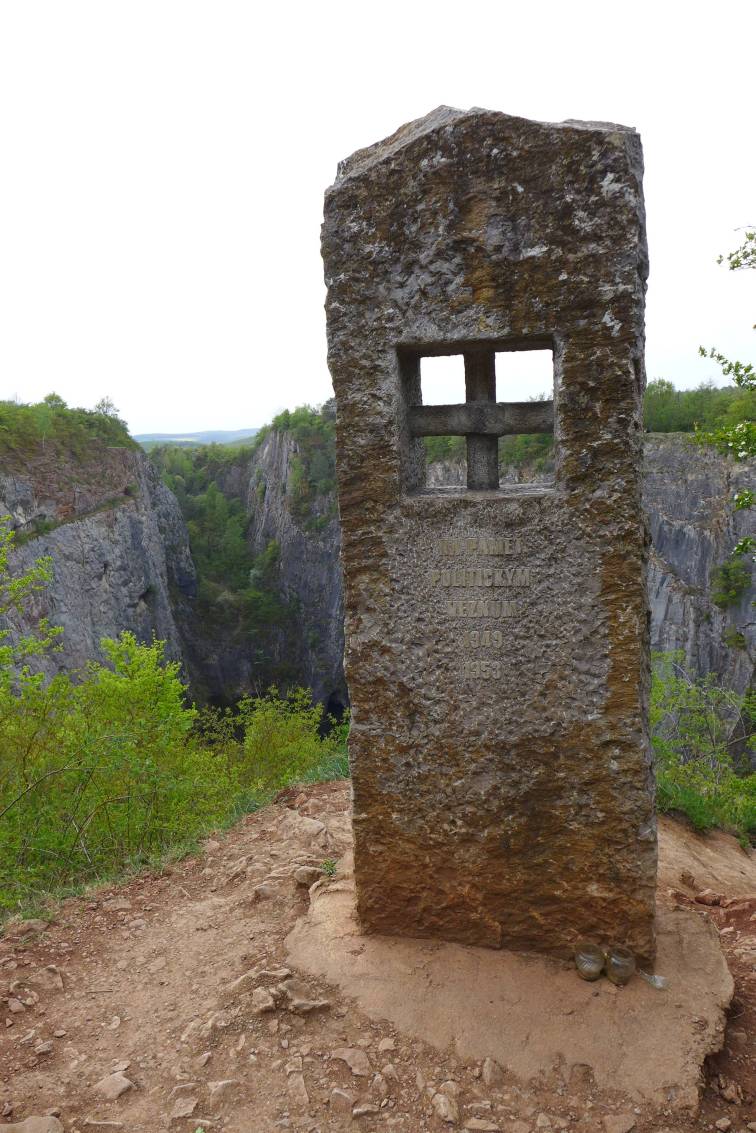 2020-04-24  Opožděné výročí  W029